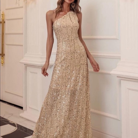 Dresses & Skirts - Golden dress